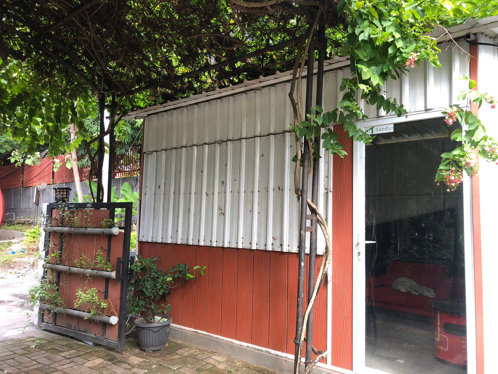 Sewa Bangunan Kichen UFC (Depan SMN 1 Semarang)