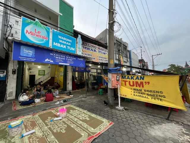 Warung Makan Mbak Tum - Gudeg Koyor