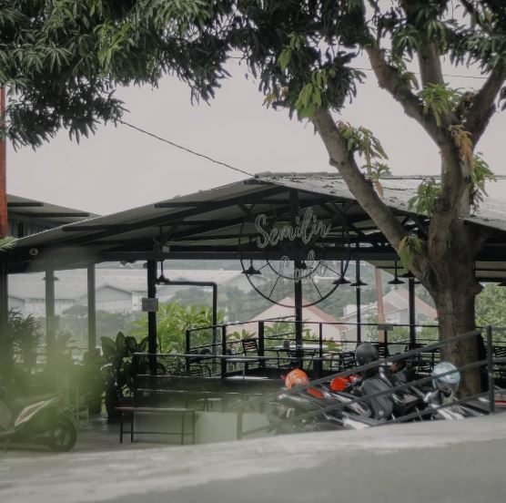 Semilir Cafe