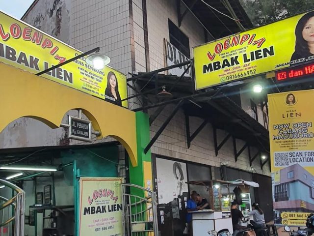 Loenpia Mbak Lien, Pemuda