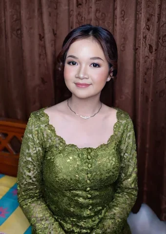 Makeup Wisuda Semarang Queen Shofie MUA by Hj. Shofie