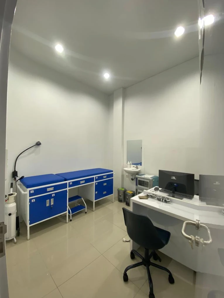 ruang periksa klinik tirta