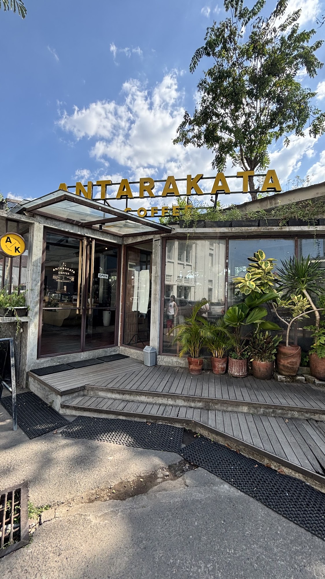 Antarakata Coffee Tugu Muda