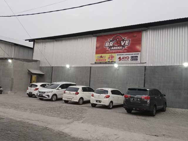 Lapangan Basket Brave Arena