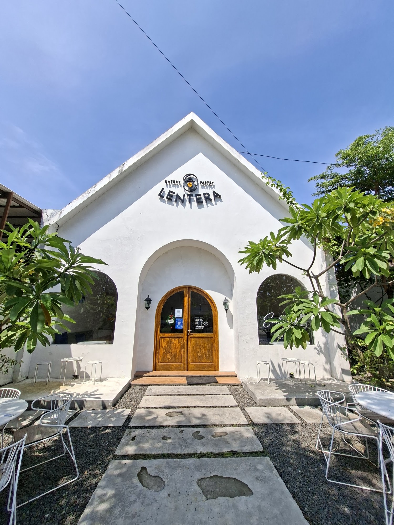 Lentera Eatery & Pastry Puri Anjasmoro