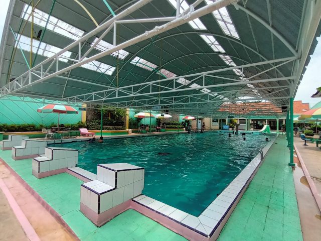 Oasis Swimming Pool