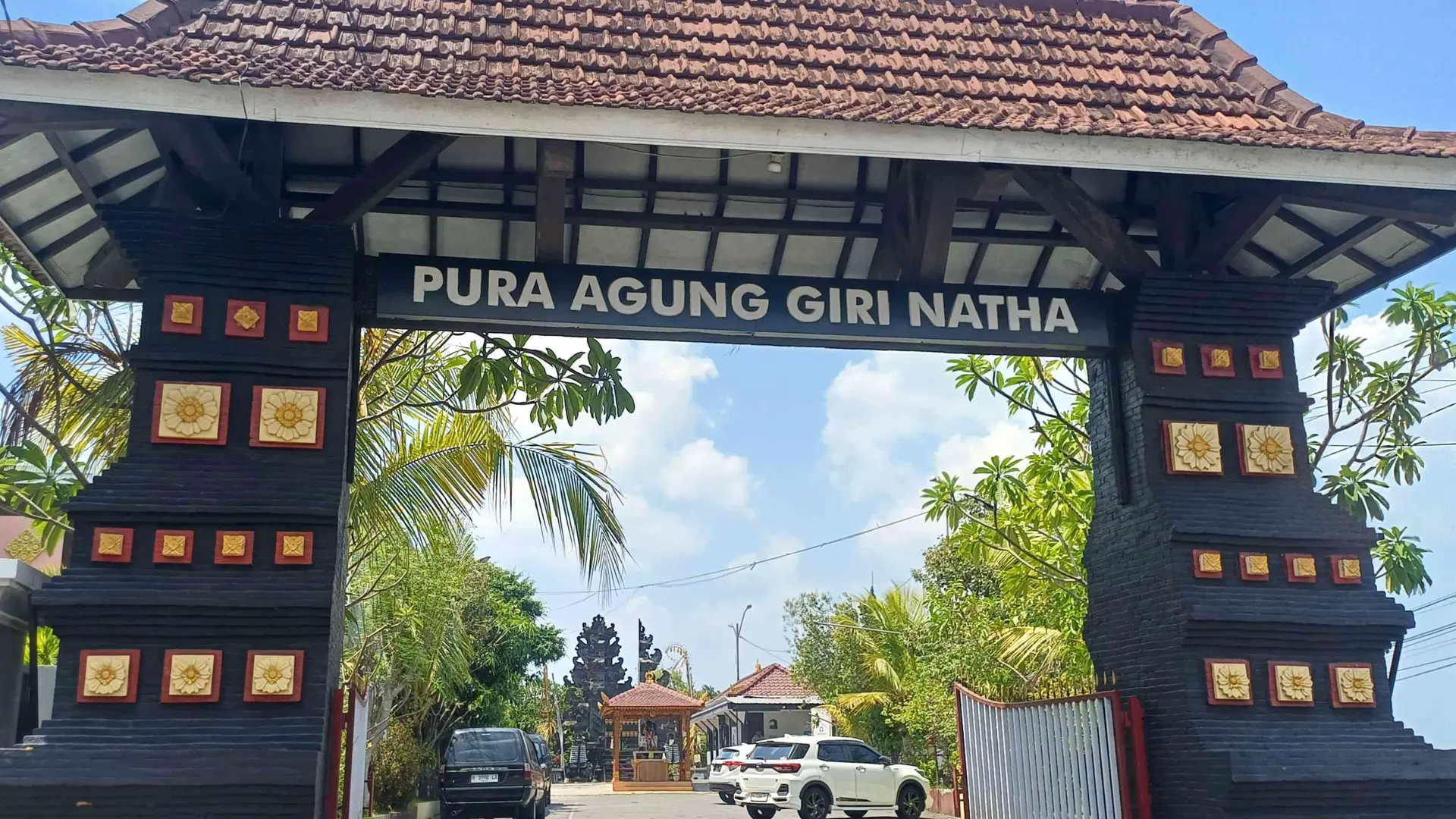 Pura Agung Giri Natha Semarang