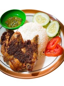 WARUNG MAKAN PAK ITONG SPESIAL AYAM GORENG BUMBU HITAM SAMBEL BAWANG MIE HOTPLATE GULTIK & SOTO AYAM place picture